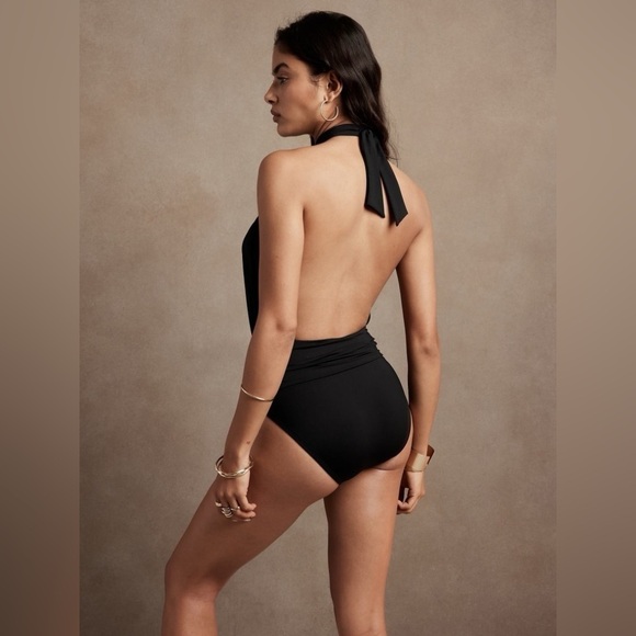 NWT! Banana Republic Black One-Piece Swimsuit - Multiple Sizes🩵 - Picture 4 of 6